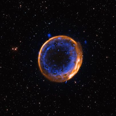 Telescópio captura imagem inédita de estrela que 'morreu' duas vezes no espaço