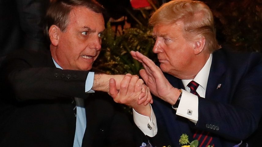 Bolsonaro e Trump em jantar, na Flórida (Foto: ALAN SANTOS/PR)