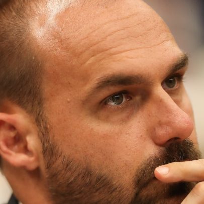 Ação de Eduardo Bolsonaro nos EUA gera críticas e divide opiniões entre especialistas