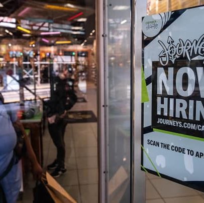 Empresas privadas contratam 104 mil novos funcionários em julho, aponta ADP