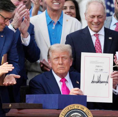 Mudanças na legislação tributária de Trump afetam deduções e fundos universitários