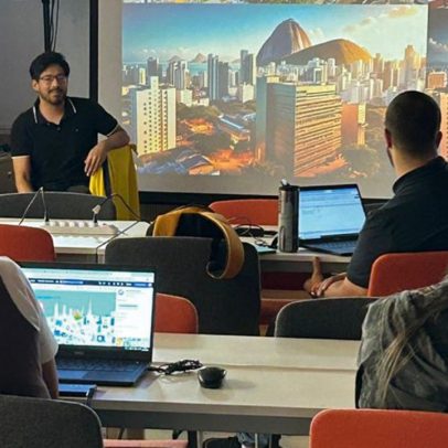 OpenAI, Anthropic e Microsoft promovem capacitação de professores em inteligência artificial