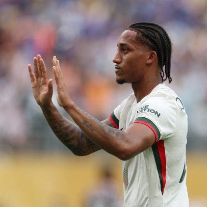 João Pedro pede desculpas à torcida do Fluminense após marcar gol decisivo