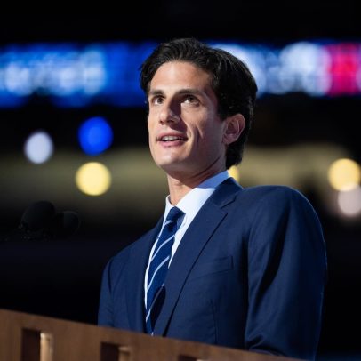 Jack Schlossberg critica Ryan Murphy por lucrar com o legado de sua família