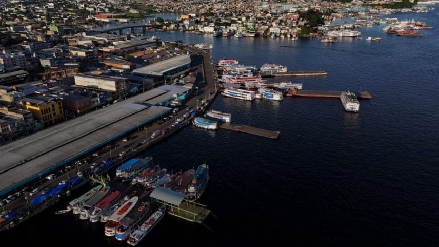 Rio Negro atingiu 29,04 metros em Manaus — Foto: Rafael Dantas / Agência O Globo
