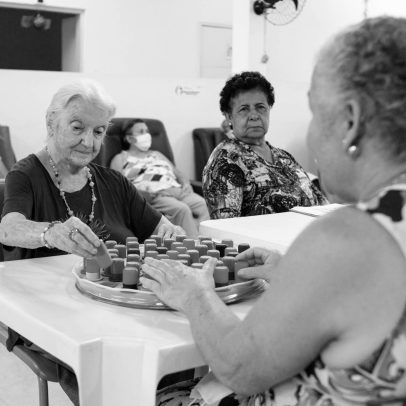 Cuidadores recebem apoio essencial para melhorar sua saúde mental e bem-estar