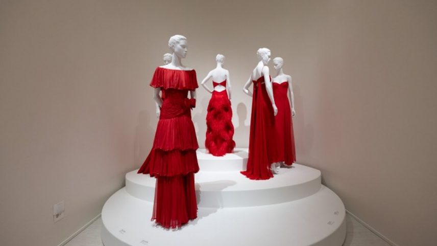 Grife transformou o vermelho em 'objeto' de desejo — Foto: Divulgação