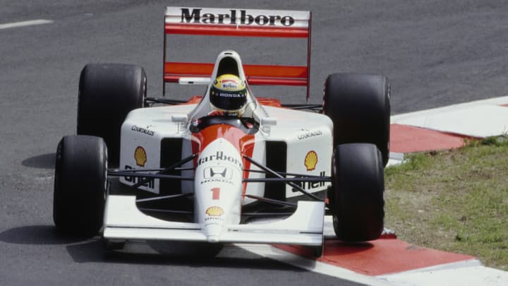 Ayrton Senna pilotando o Marlboro McLaren durante o Grande Prêmio da Bélgica em 1992. (Foto: Pascal Rondeau | Hulton Archive | Getty Images)