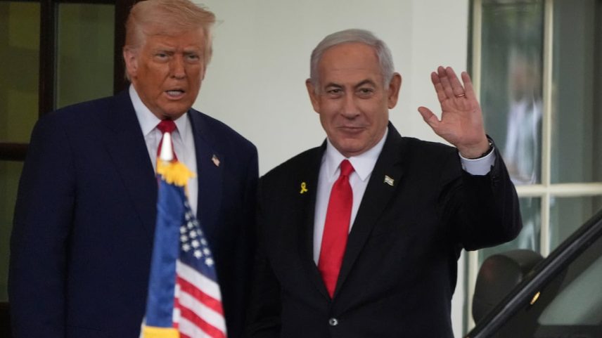 Donald Trump e Benjamín Netanyahu, o passado mês de abril. (Foto: Mark Schiefelbein/AP)