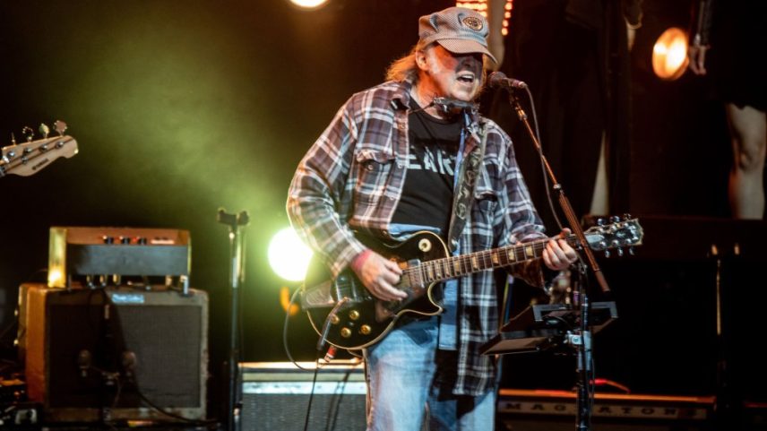 Young apresentou uma versão completa da banda de “Ambulance Blues” pela terceira vez em sua carreira de seis décadas. (Foto: Reprodução)