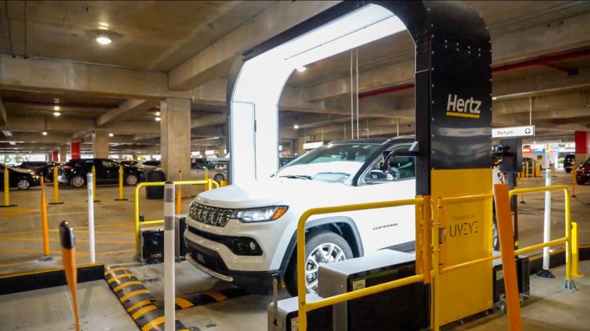 Um scanner UVeye, que a Hertz está usando para detectar danos em carros alugados (Foto: Divulgação/UVeye via The New York Times)