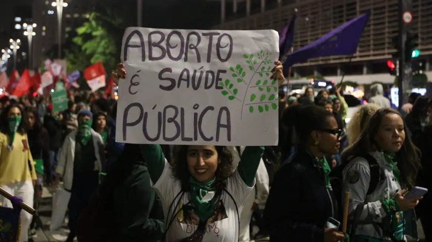 Ato em favor da descriminalização do aborto em São Paulo: no Rio, lei sobre cartazes antiaborto na rede de Saúde causa polêmica (Foto: Rovena Rosa/Agência Brasil)