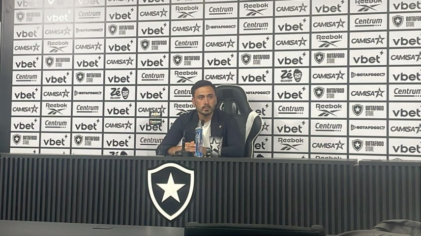 Davide Ancelotti comemorou a primeira vitória no Nilton Santos no comando do Botafogo (Foto: João Pedro Fragoso)