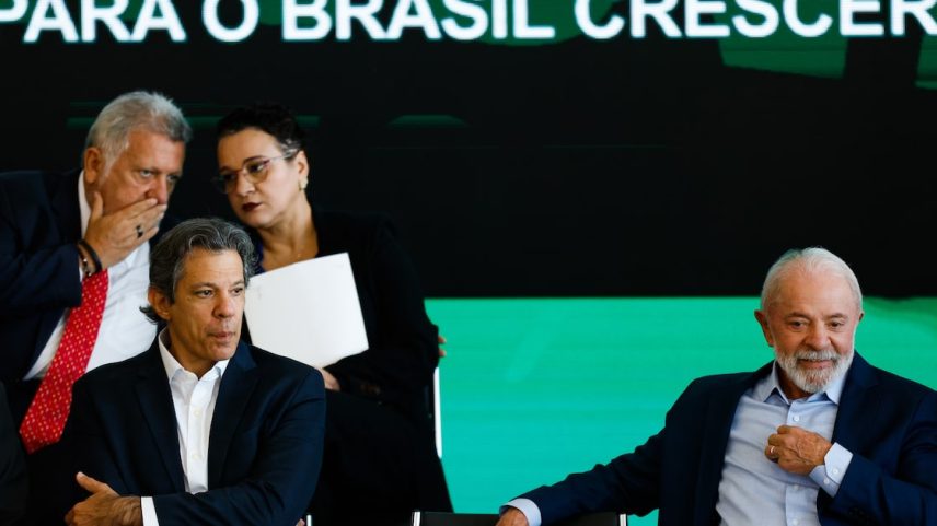 O presidente Luiz Inácio Lula da Silva, acompanhado do ministro da Fazenda, Fernando Haddad, durante cerimônia de lançamento do Plano Safra 2025/2026. (Foto: Wilton Junior/Estadão)
