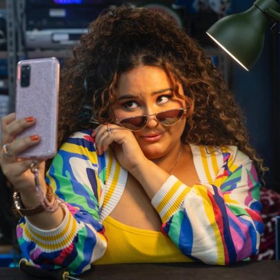 Castorine brilha como influenciadora no novo humorístico 'Volte sempre' do Multishow
