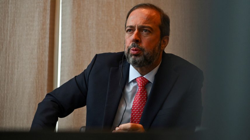 Ministro de Minas e Energia, Alexandre Silveira, durante entrevista à Reuters em Houston (Foto: REUTERS/Callaghan O'Hare)