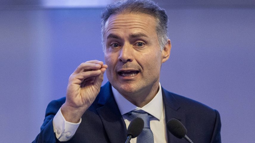 Ministro dos Transportes, Renan Filho, durante leilão na B3, em SP. (Foto: Danilo Verpa - 31.out.24/Folhapress)