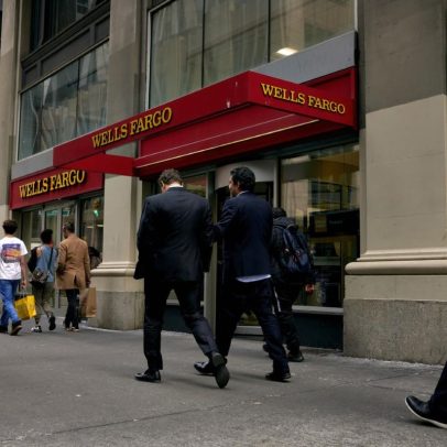 China retém executiva de banco e funcionário americano, intensificando tensões diplomáticas
