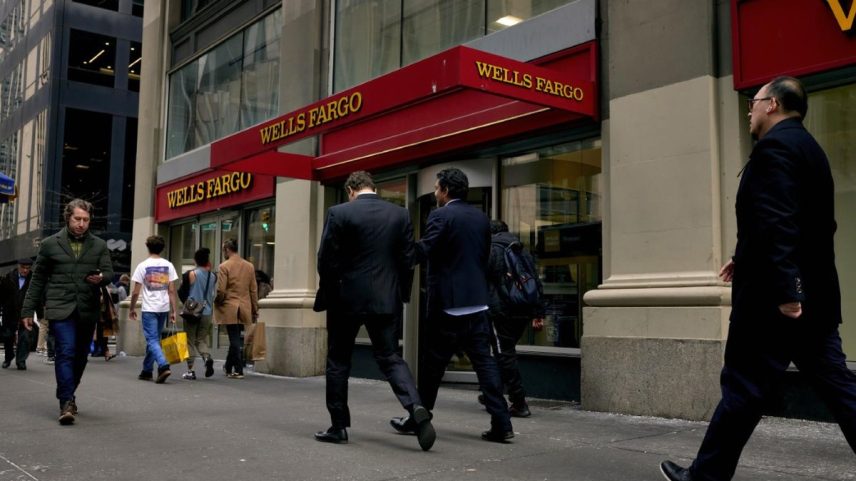Um banqueiro do Wells Fargo e um funcionário do governo dos EUA foram impedidos de sair do país, e um executivo de uma farmacêutica japonesa foi preso, mesmo enquanto Pequim tenta atrair investidores estrangeiros (Foto: Gabby Jones/The New York Times)