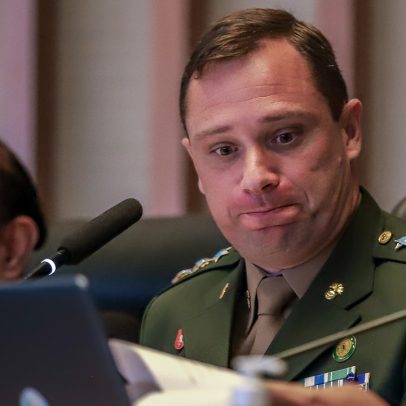 Mauro Cid recebe apelos para deixar o Brasil em meio a crise política