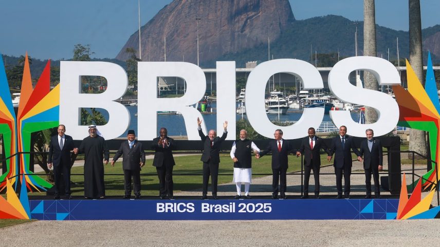 O presidente Lula recebe as autoridades do Brics para foto oficial no Rio de Janeiro. (Foto: Pedro Kirilos/Estadao)