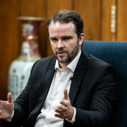 Secretário-executivo defende competências do presidente em disputa sobre o IOF