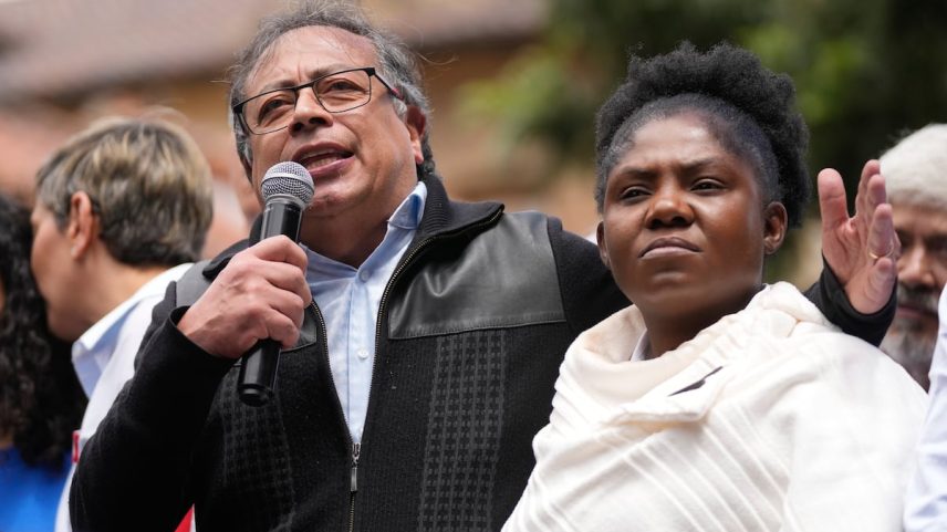 Gustavo Petro e Francia Márquez durante um mitin em Bogotá, Colômbia, no dia 7 de junho de 2023. (Foto: Fernando Vergara/AP)