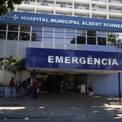 Mulher ferida em tiroteio entre milicianos e traficantes apresenta saúde estável