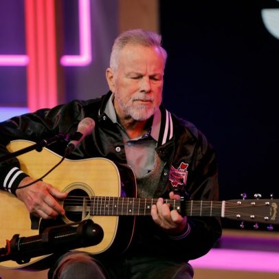 Robert Earl Keen fala sobre os danos das enchentes no Texas e show beneficente