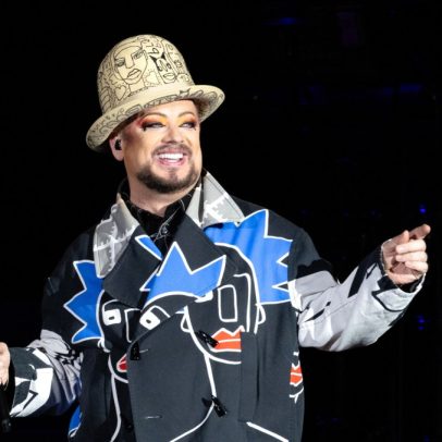 Boy George critica a política de identidade LGBTQ+ por não ajudar ninguém