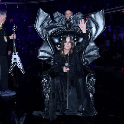 Ozzy Osbourne se despede emocionado ao lado dos membros originais do Black Sabbath