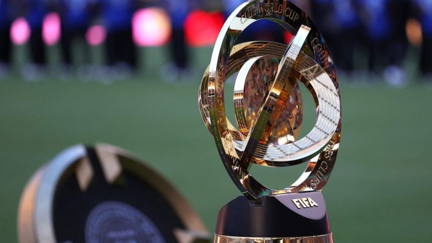 Troféu do Mundial de Clubes da FIFA. A segunda edição do torneio será realizada em 2029. (Foto: Megan Briggs/AFP)
