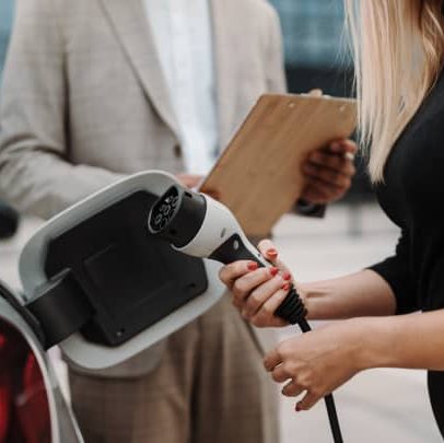 Consumidores correm para aproveitar crédito de R$ 7.500 na compra de elétricos