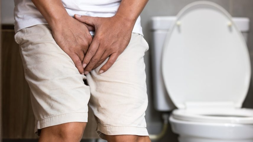 Homens devem investigar modificações no padrão de micção, alertam médicos. (Foto: Satjawat/Adobe Stock)