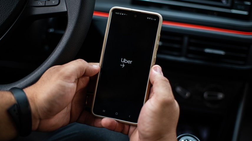 Uber — Foto: Hermes de Paula / Agencia O Globo