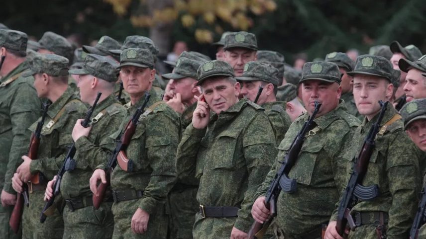Milhares de soldados russos estão cercados pelo exército ucraniano em importante centro ferroviário no leste da Ucrânia (Foto: AFP)