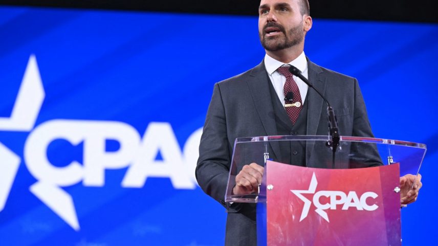Deputado federal Eduardo Bolsonaro (PL-SP) durante evento conservador em Washington, nos EUA - 20/02/2025 (Foto: SAUL LOEB/AFP)
