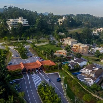 Cidade prioriza recapeamento em condomínio de luxo em detrimento de bairros carentes