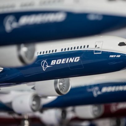 Boeing anuncia saída do CFO em reestruturação sob nova liderança do CEO