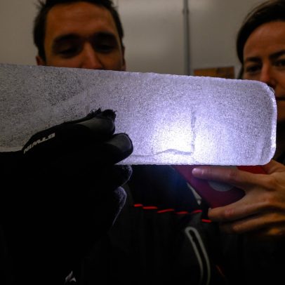 Cientistas transportam gelo de 1,2 milhão de anos da Antártica para estudar clima