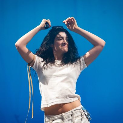 Lorde conquista seu primeiro álbum número um no Reino Unido com 'Virgin'