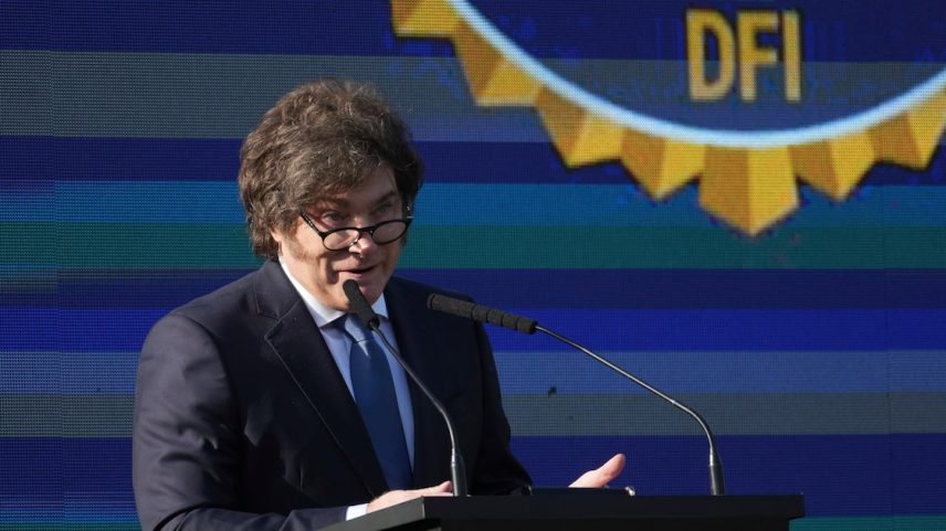 Milei solicitou corte de gastos extra a todos os ministérios de seu governo (Foto: Rodrigo Abd)