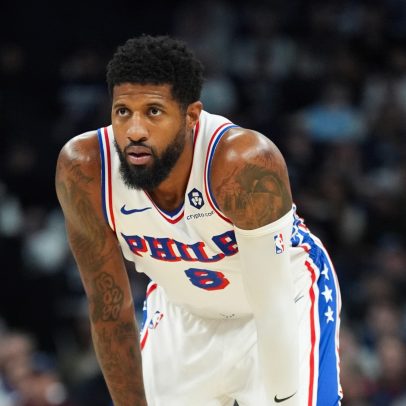 Paul George, do 76ers, passa por cirurgia no joelho esquerdo após lesão em treino