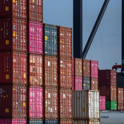 Trump adia tarifas bilionárias e gera incertezas no comércio internacional