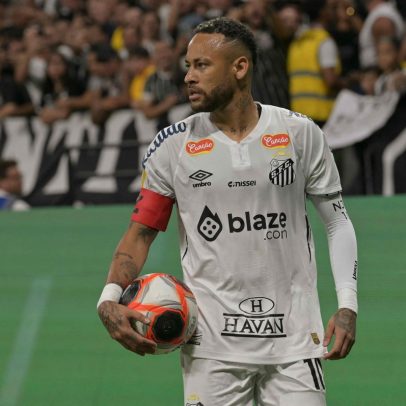 Camisa 10 de Neymar se esgota após promoção, mas desempenho gera dúvidas