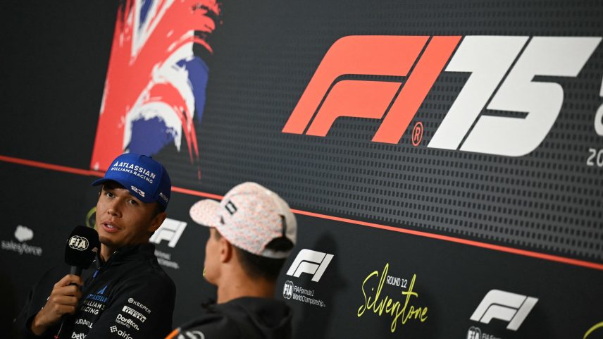 Alexander Albon, da Williams, durante coletiva (Foto: Ben Stansall / AFP)