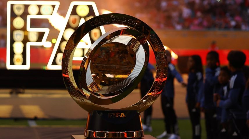 Troféu da primeira edição da Copa do Mundo de Clubes da FIFA (Foto: Ahmed Awaad/NurPhoto/Getty Images)
