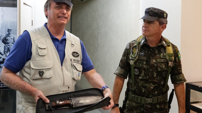 Bolsonaro e o general Mario Fernandes em quartel do Exército em Goiânia (Foto: Isac Nóbrega / Presidência da República)