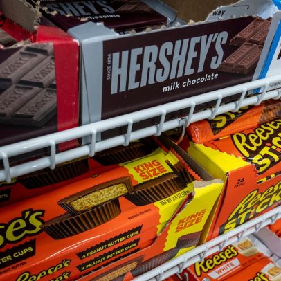 Cacau em pó escasso desafia indústrias de chocolate a inovar na produção