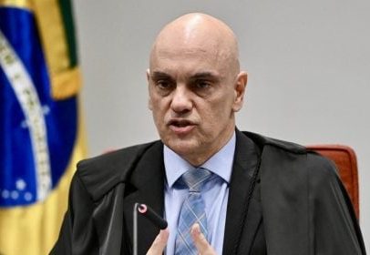 Flávio Bolsonaro entrega 29º pedido de impeachment contra Alexandre de Moraes
